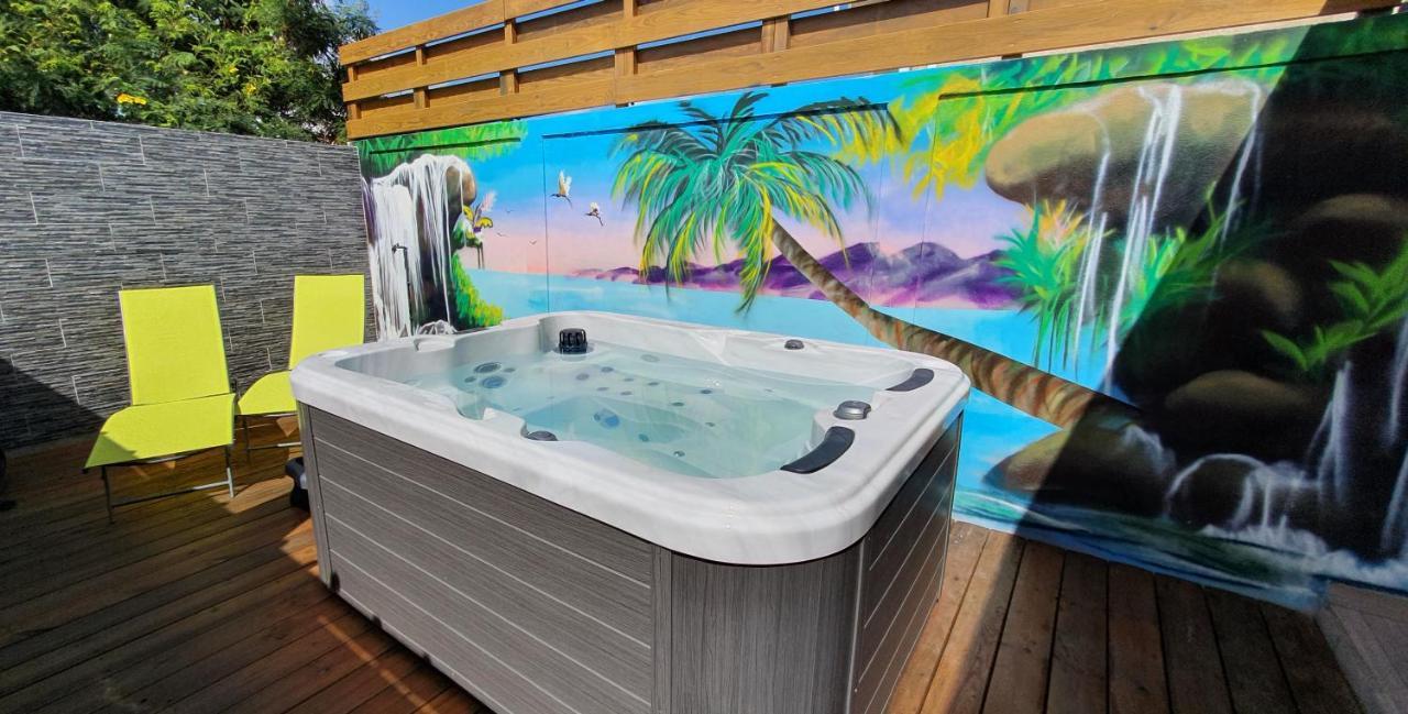 "Chez Claudia "Charmant Logement Avec Jacuzzi Privatif En Toute Intimite Sur Belle Terrasse Exterieure En Bois Et Piscine Courcelles Exteriér fotografie