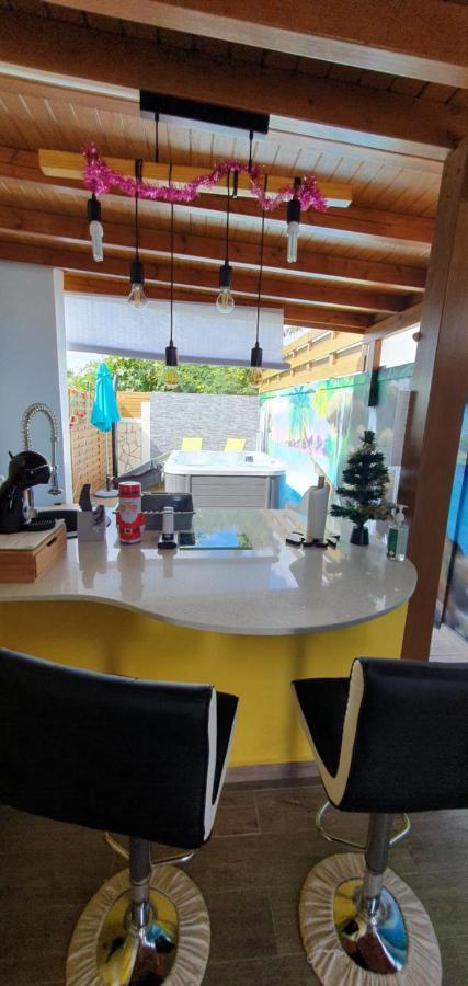 "Chez Claudia "Charmant Logement Avec Jacuzzi Privatif En Toute Intimite Sur Belle Terrasse Exterieure En Bois Et Piscine Courcelles Exteriér fotografie